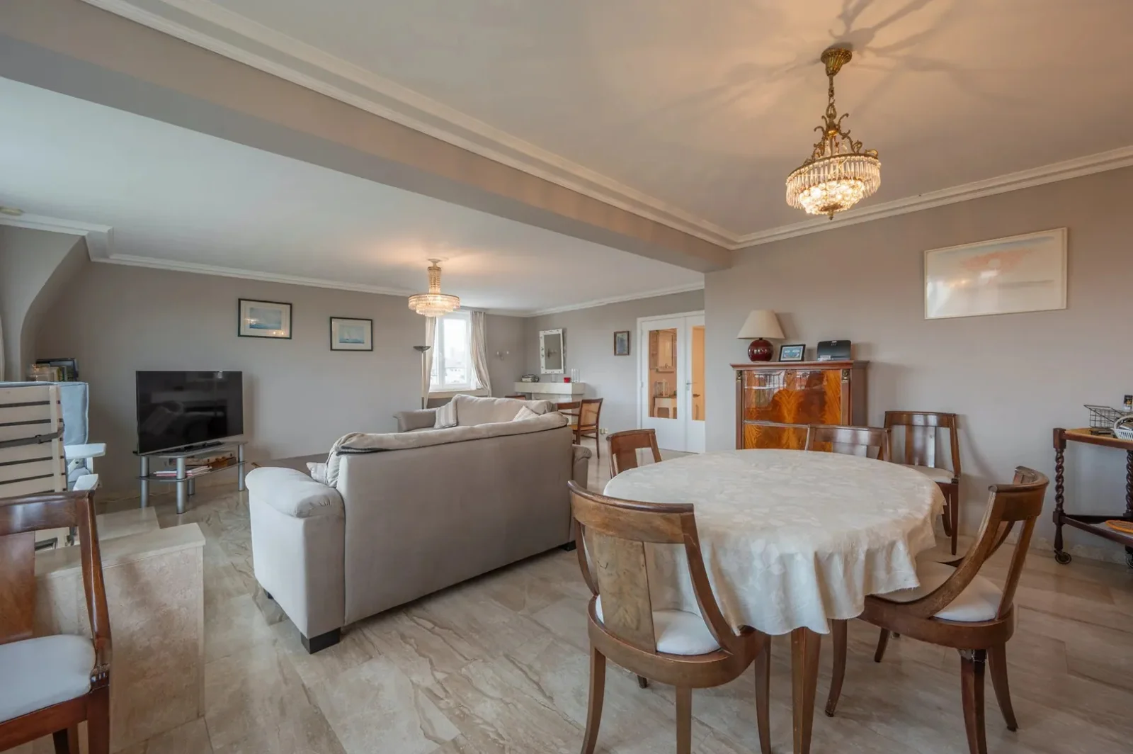 130 m² corner apartment in a villa residence in Zoute