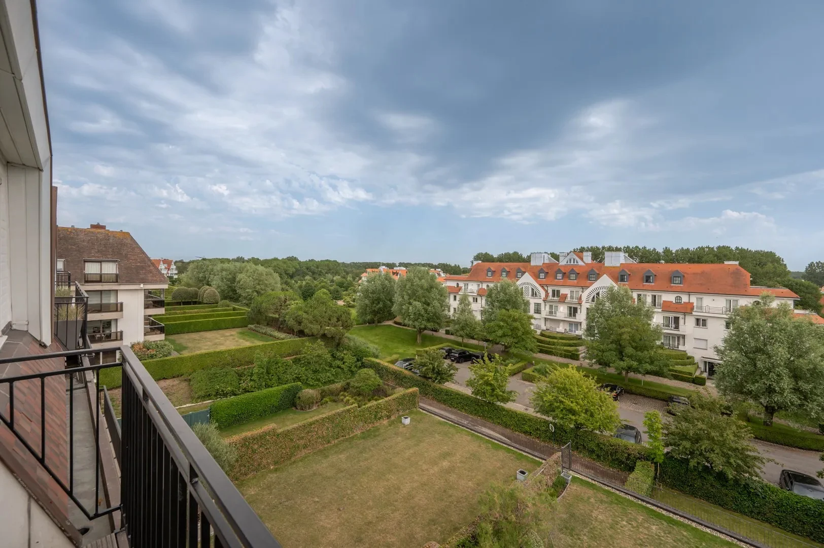 130 m² corner apartment in a villa residence in Zoute