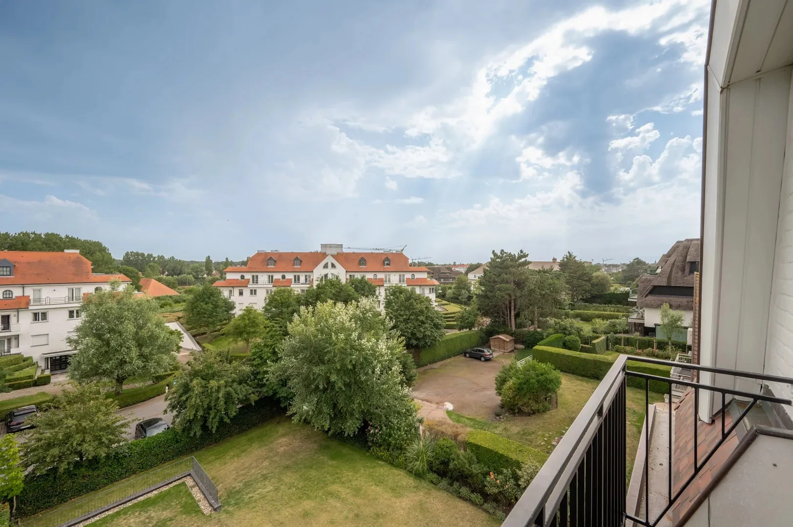 130 m² corner apartment in a villa residence in Zoute