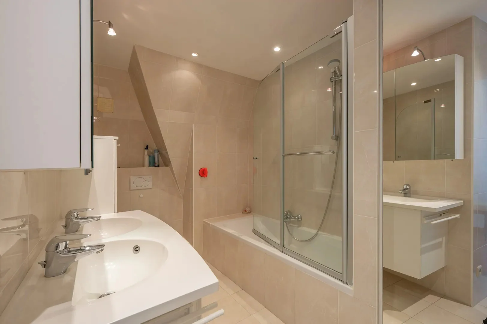 130 m² corner apartment in a villa residence in Zoute