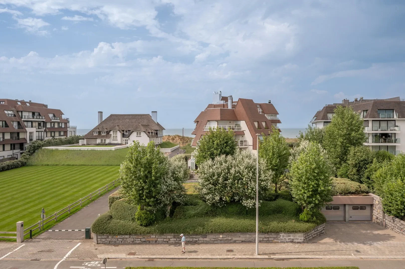 130 m² corner apartment in a villa residence in Zoute