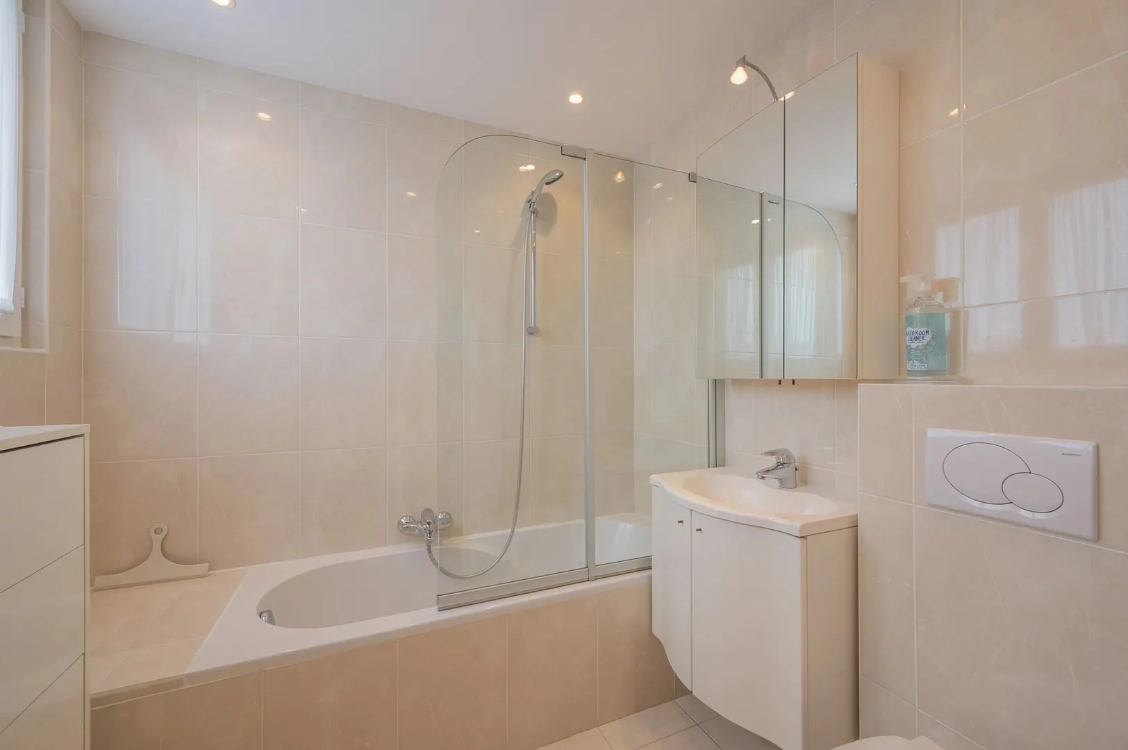 130 m² corner apartment in a villa residence in Zoute