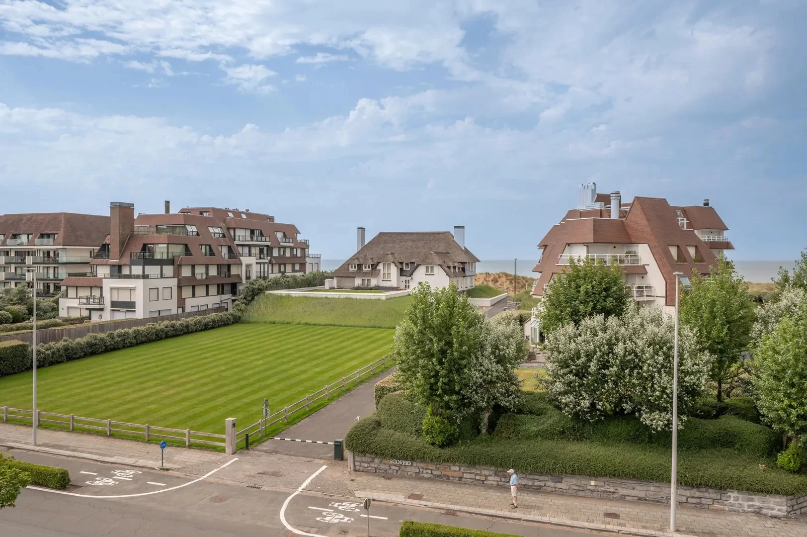 130 m² corner apartment in a villa residence in Zoute