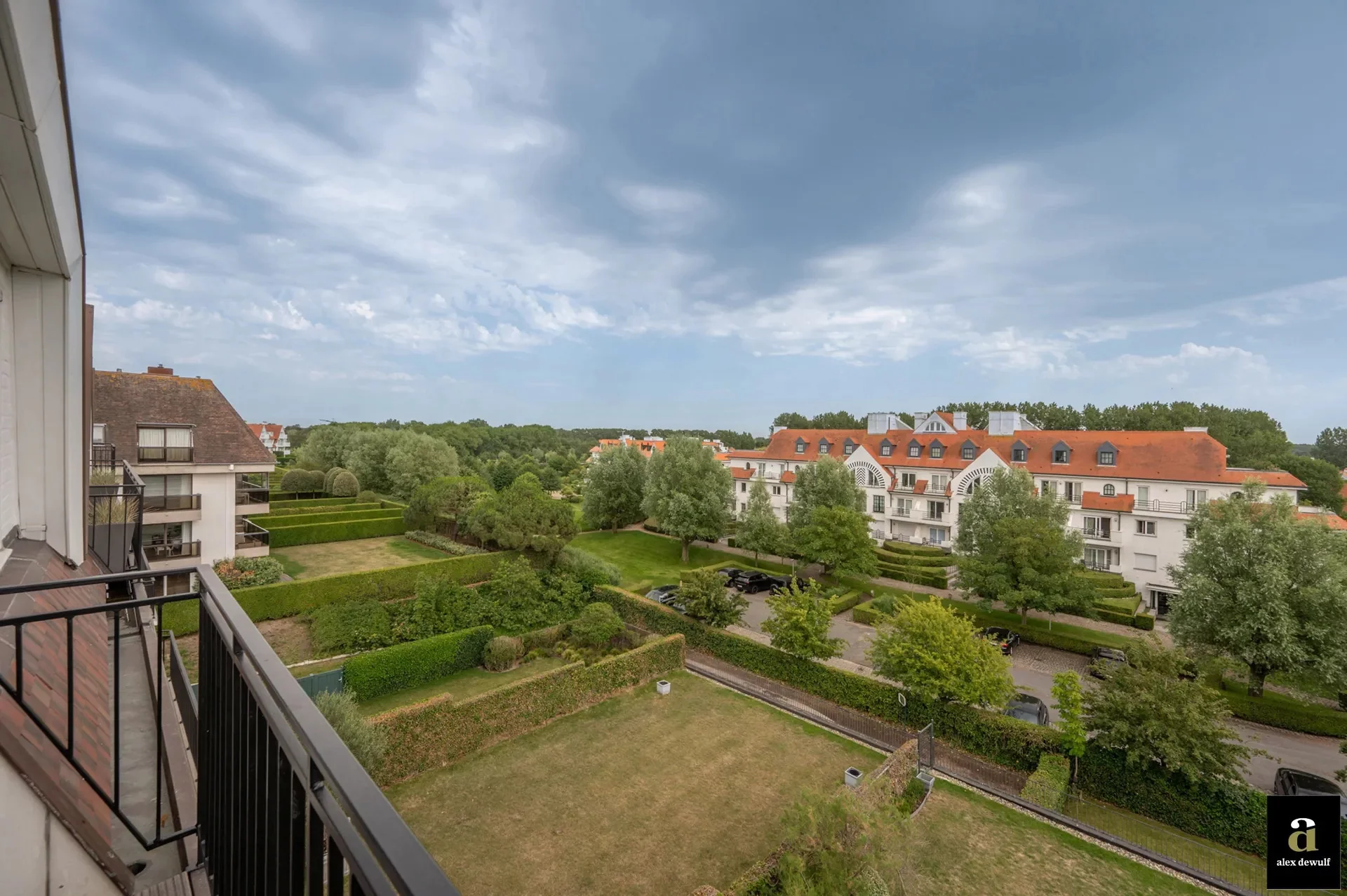 Hoekappartement van 130 m² gelegen in een villa residentie te Zoute
