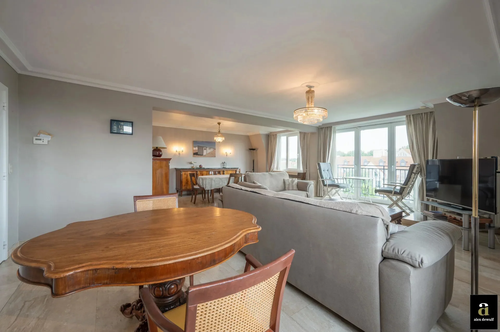 Hoekappartement van 130 m² gelegen in een villa residentie te Zoute