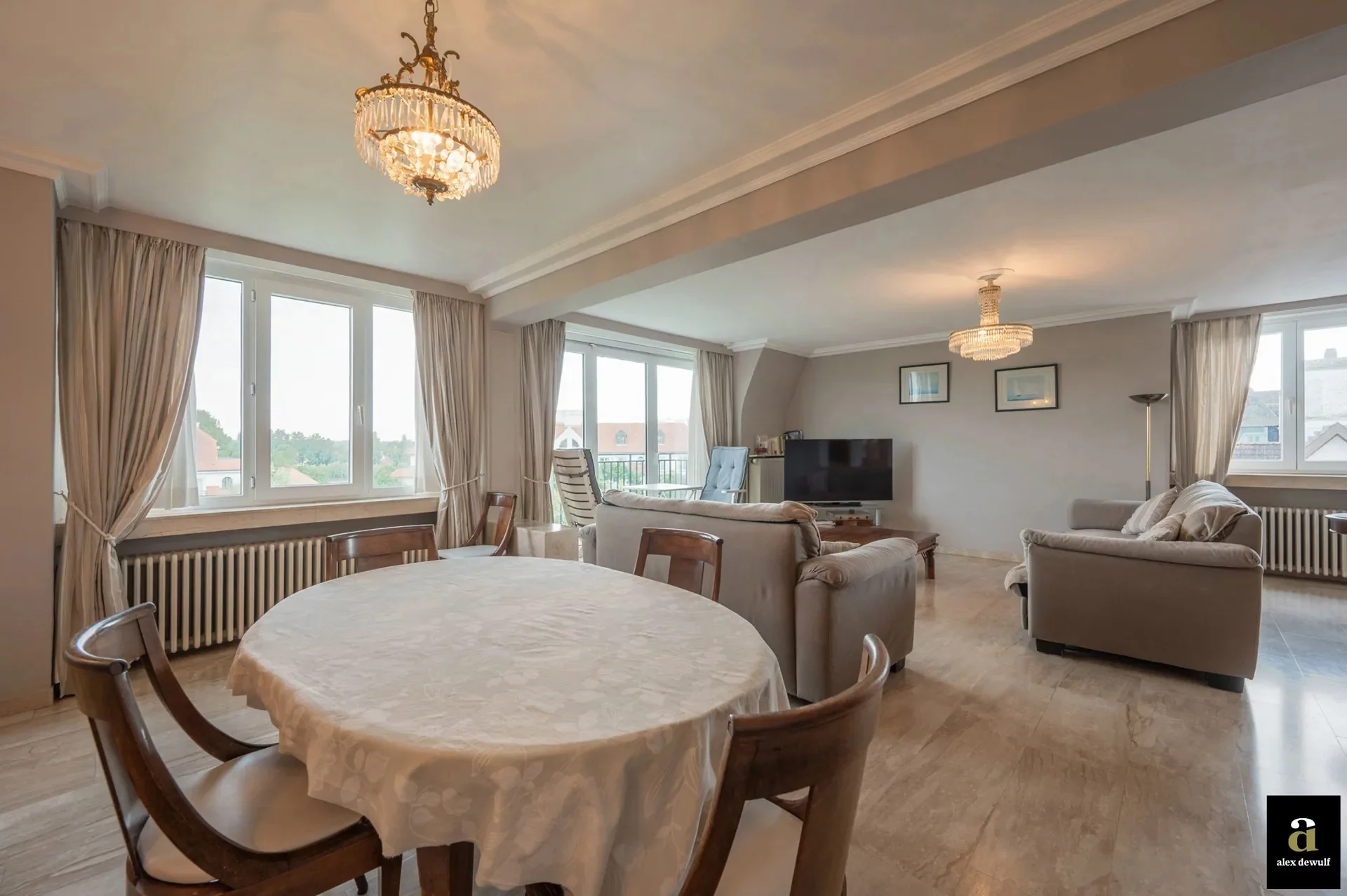 Hoekappartement van 130 m² gelegen in een villa residentie te Zoute