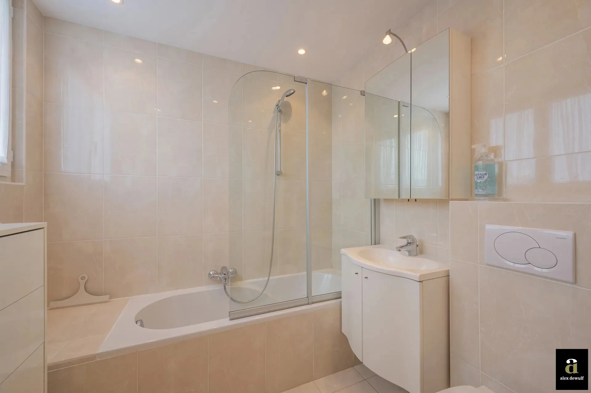 Hoekappartement van 130 m² gelegen in een villa residentie te Zoute
