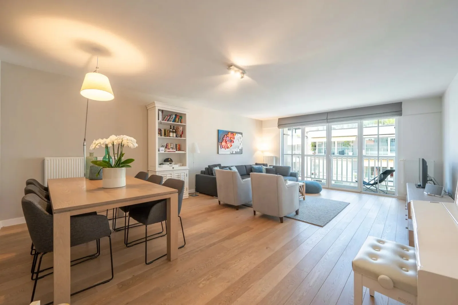Spacious 3-bedroom apartment near the sea in central Knokke!