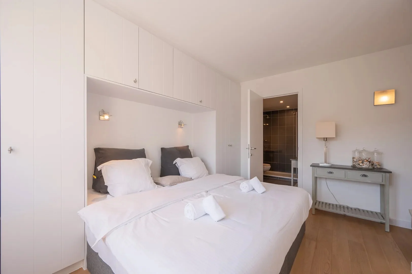 Spacious 3-bedroom apartment near the sea in central Knokke!
