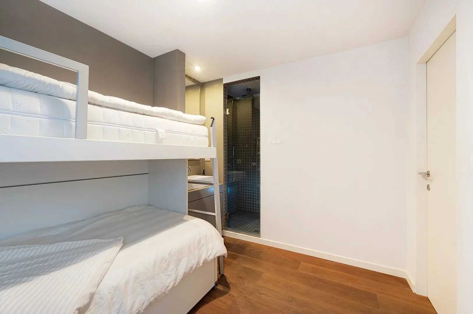 Modern appartement met 2 slaapkamers op centrale ligging.