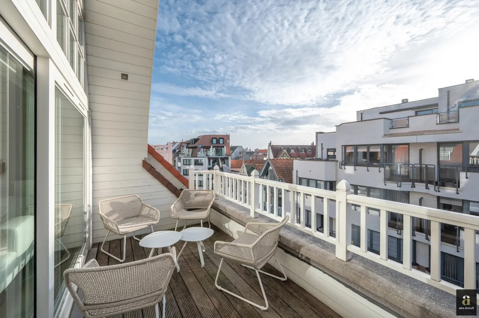 Sunny and spacious duplex apartment with south-facing terrace