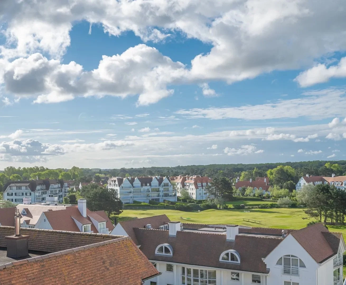Nieuwbouw duplex-appartement met airco te Zoute (Kustlaan)