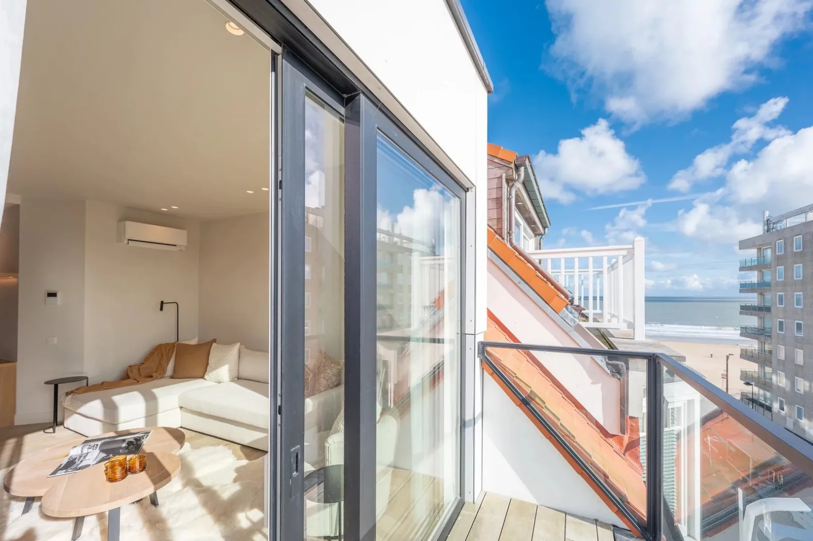 Nieuwbouw duplex-appartement met airco te Zoute (Kustlaan)