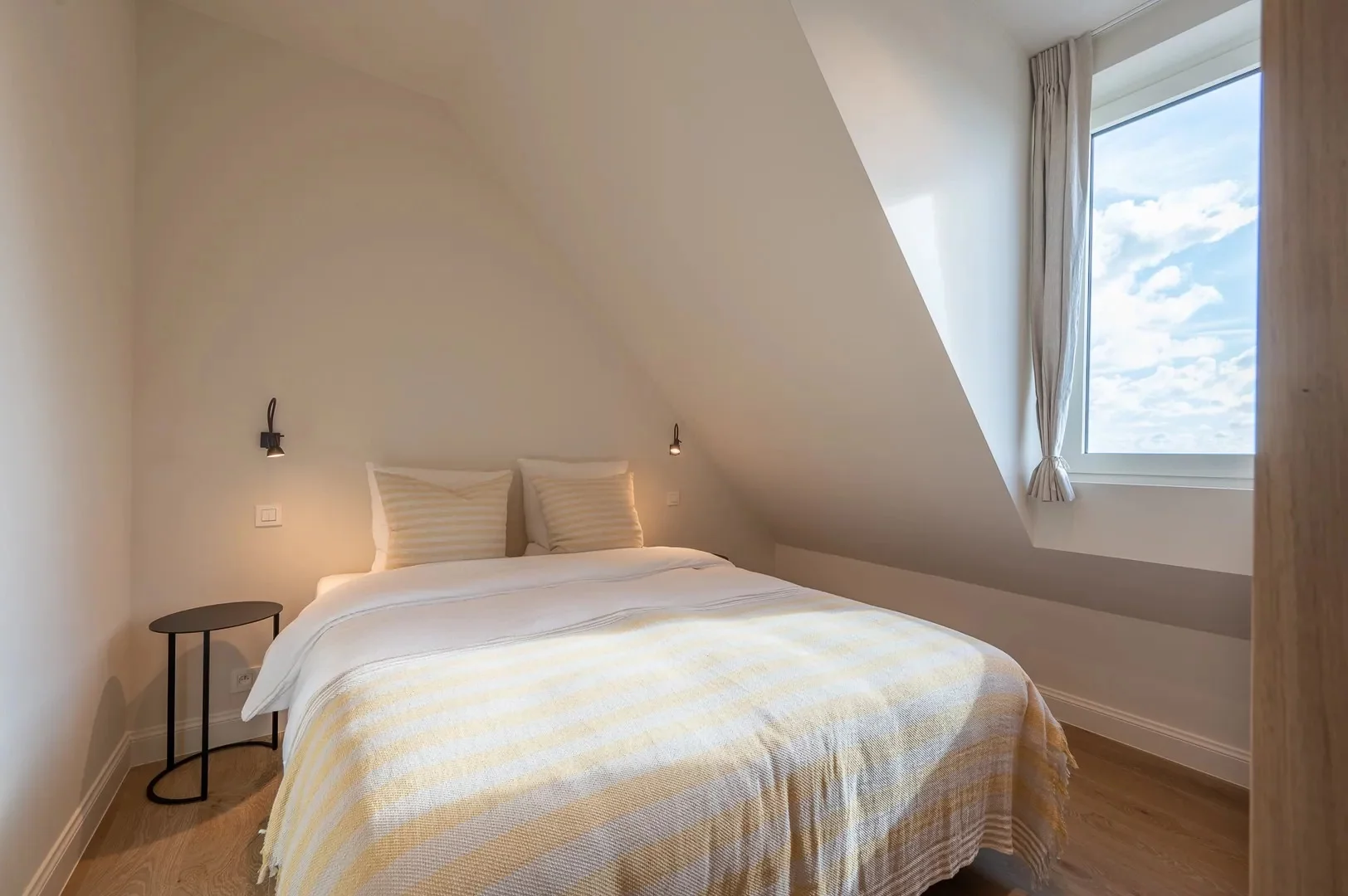 Nieuwbouw duplex-appartement met airco te Zoute (Kustlaan)