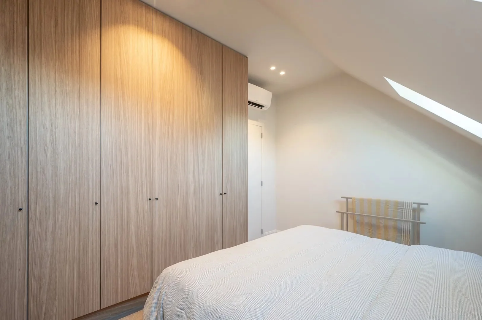 Nieuwbouw duplex-appartement met airco te Zoute (Kustlaan)
