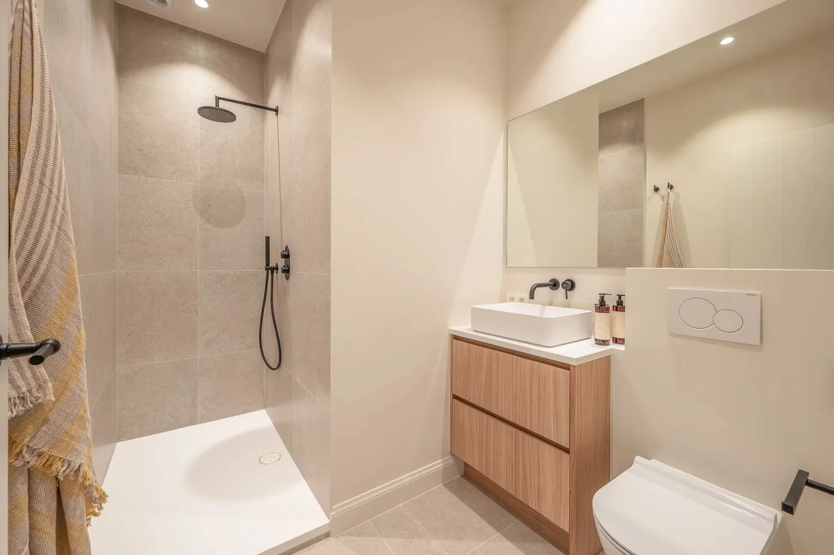 Nieuwbouw duplex-appartement met airco te Zoute (Kustlaan)
