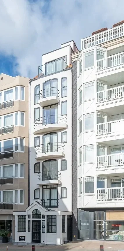 Nieuwbouw duplex-appartement met airco te Zoute (Kustlaan)