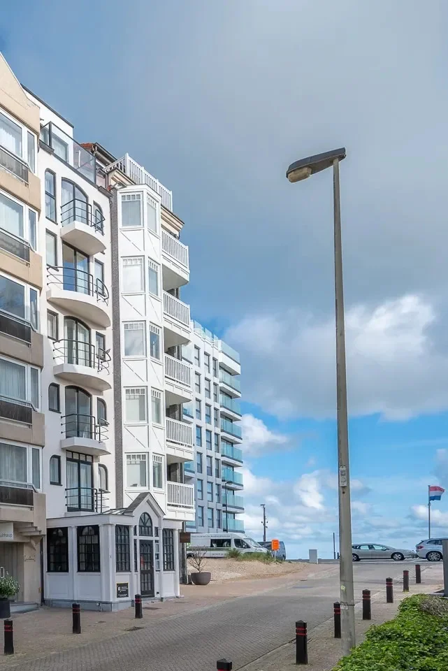 Nieuwbouw duplex-appartement met airco te Zoute (Kustlaan)