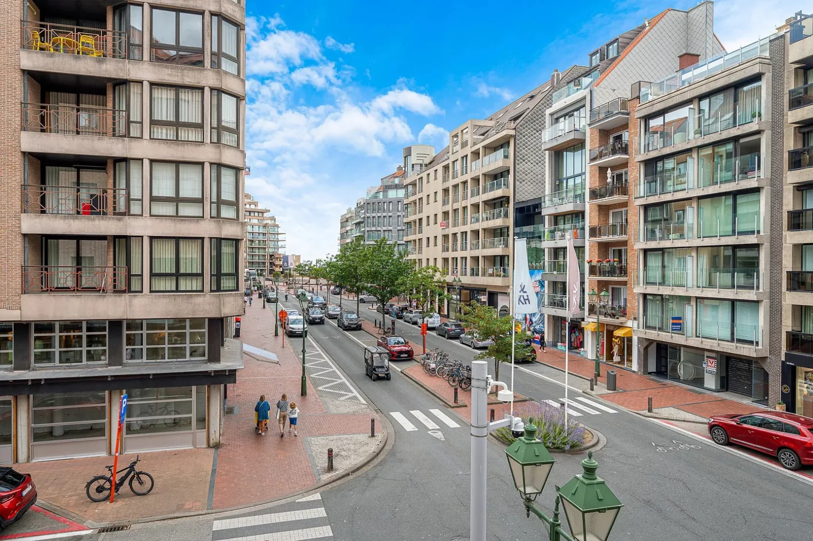 Bel appartement d’angle rénové, situé au centre de Knokke.