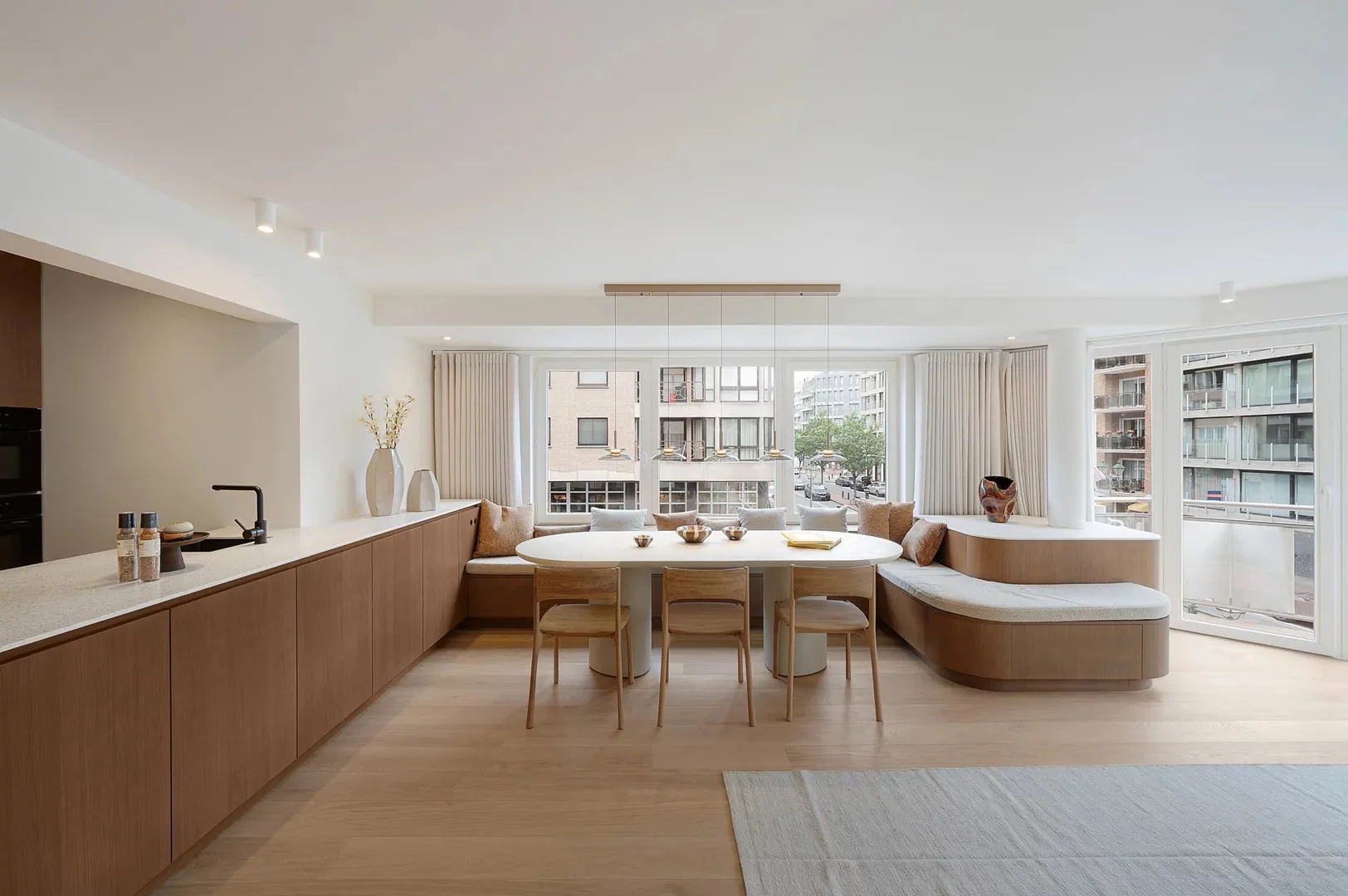 Instapklaar hoekappartement (3 slpk) in centrum van Knokke.