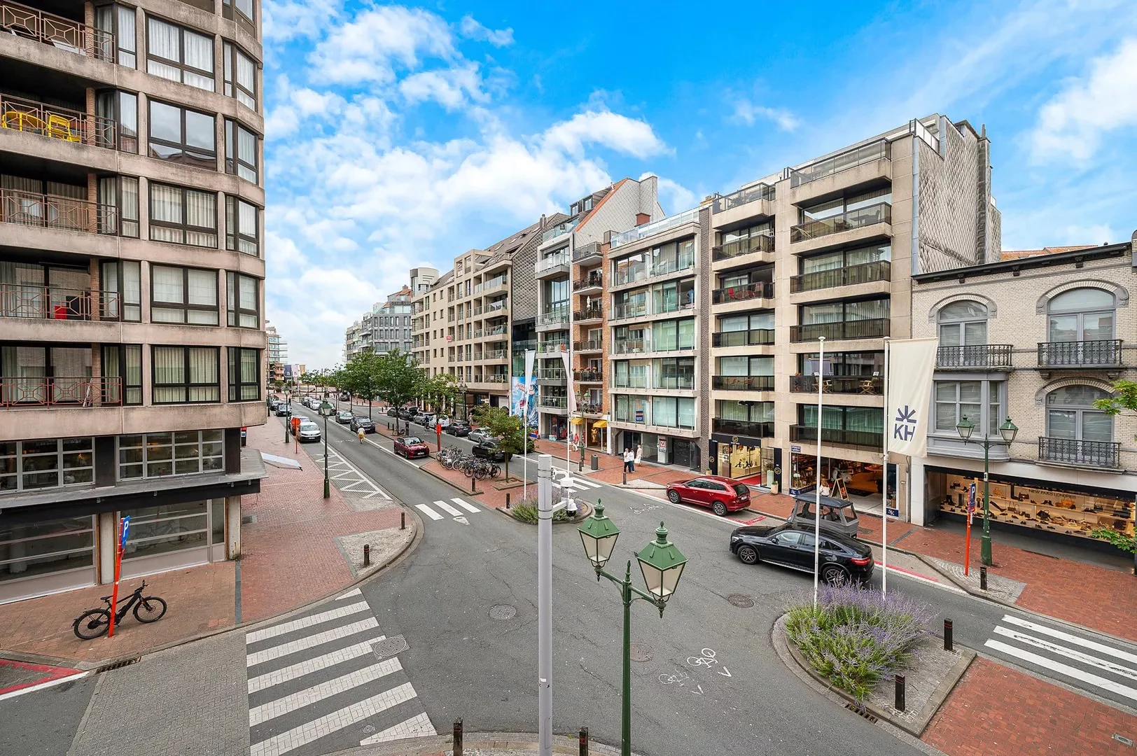 Instapklaar hoekappartement (3 slpk) in centrum van Knokke.