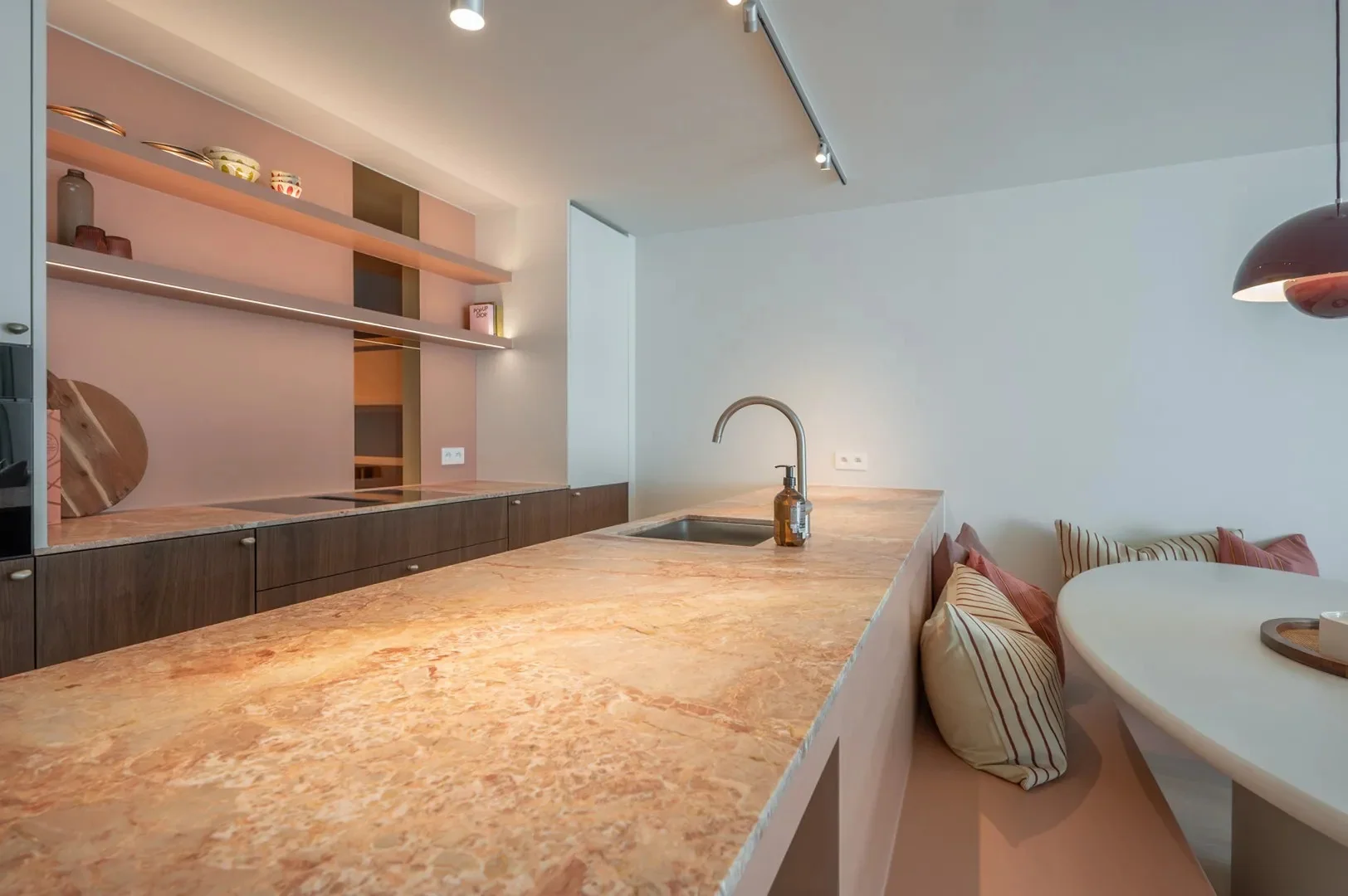 Stijlvol gerenoveerd 3-slaapkamerappartement op topligging in hartje Knokke.