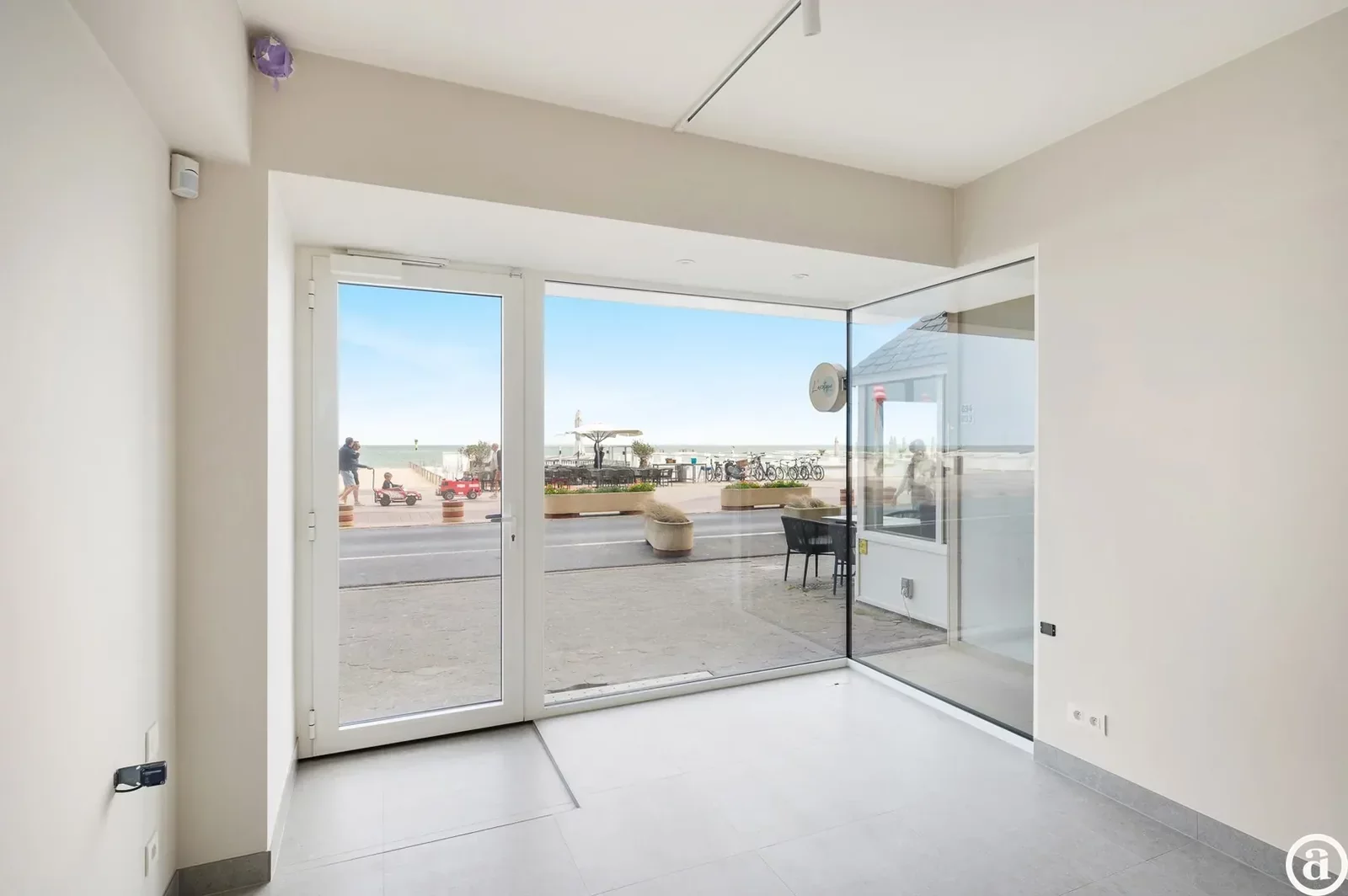 Instapklare handelsruimte op een toplocatie aan de Zeedijk van Knokke.