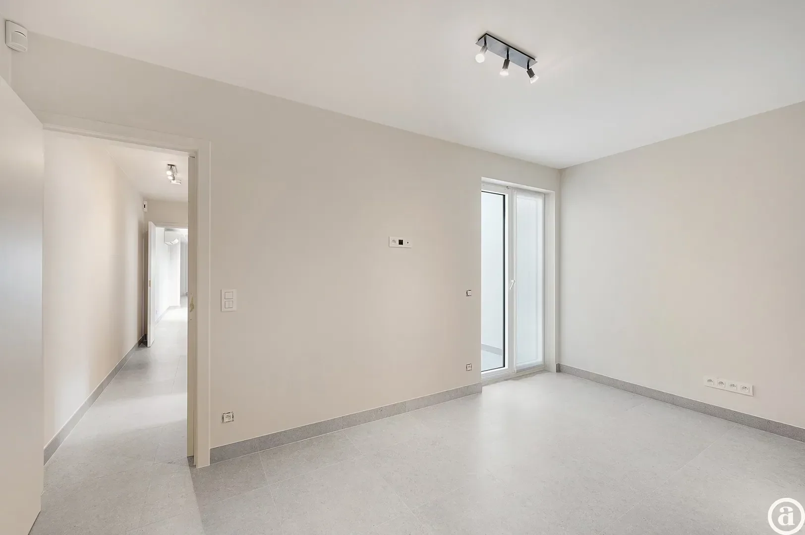 Instapklare handelsruimte op een toplocatie aan de Zeedijk van Knokke.