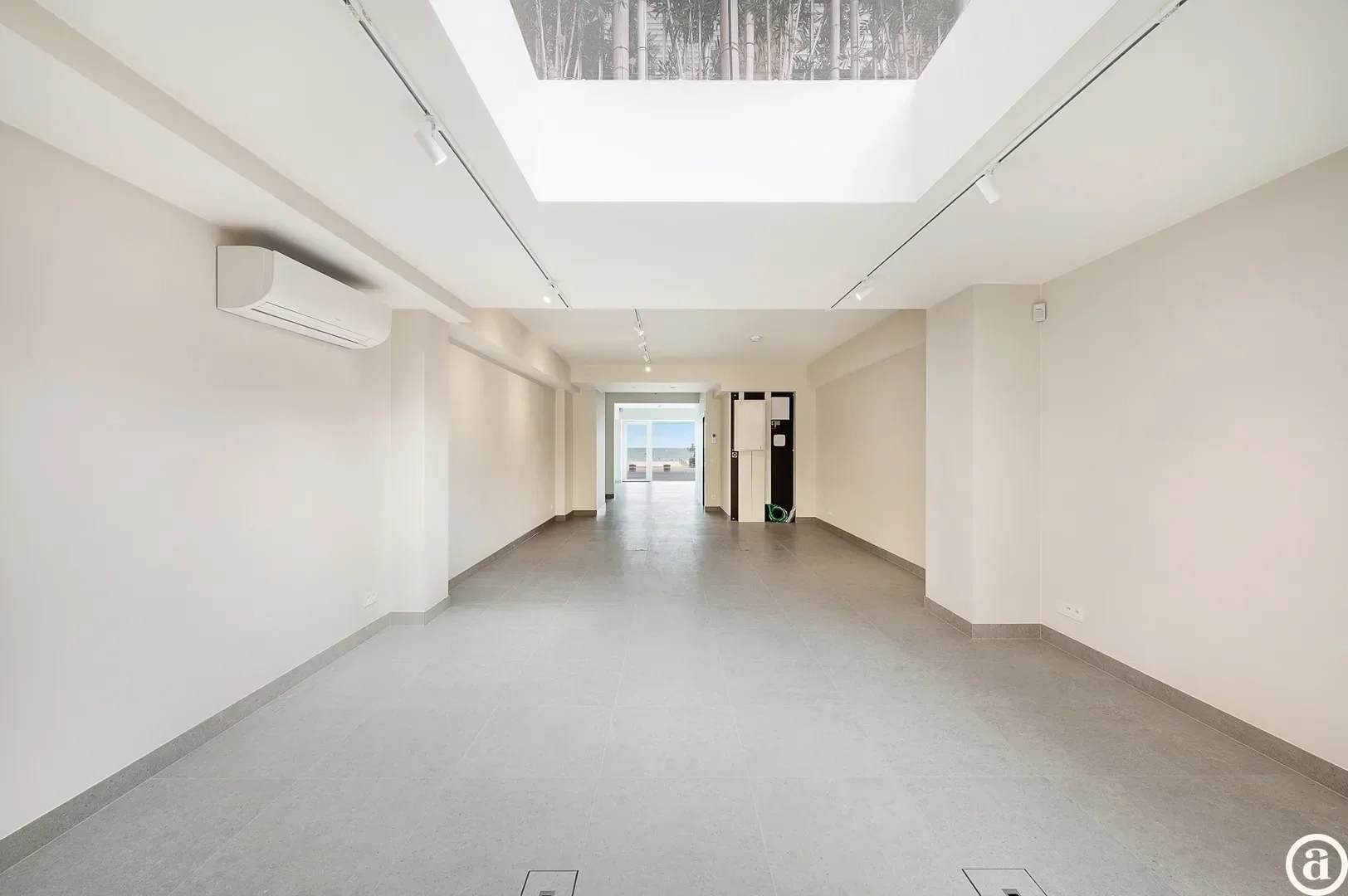 Instapklare handelsruimte op een toplocatie aan de Zeedijk van Knokke.