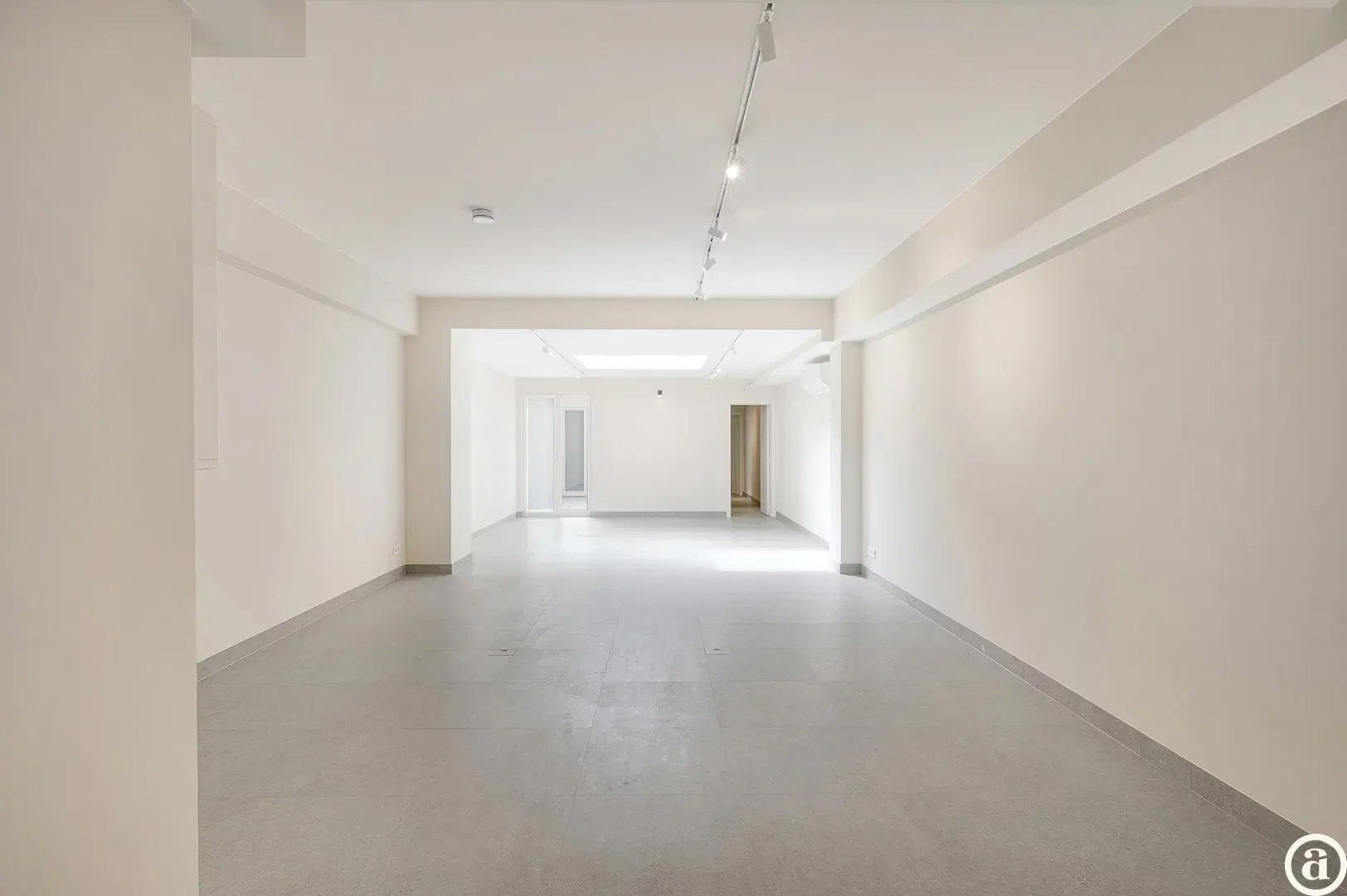 Instapklare handelsruimte op een toplocatie aan de Zeedijk van Knokke.