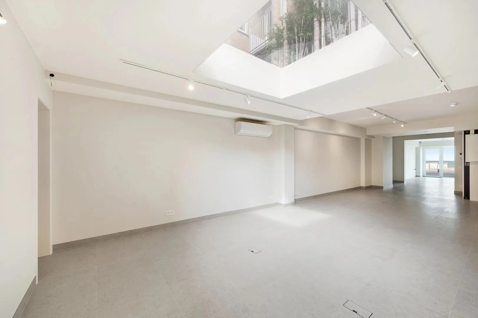 Instapklare handelsruimte op een toplocatie aan de Zeedijk van Knokke.