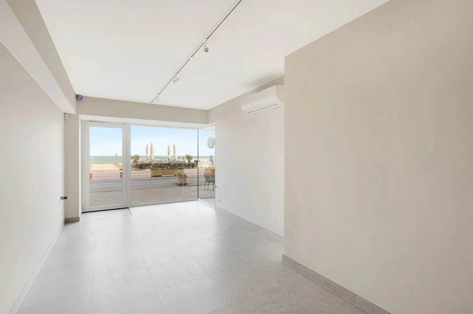 Instapklare handelsruimte op een toplocatie aan de Zeedijk van Knokke.