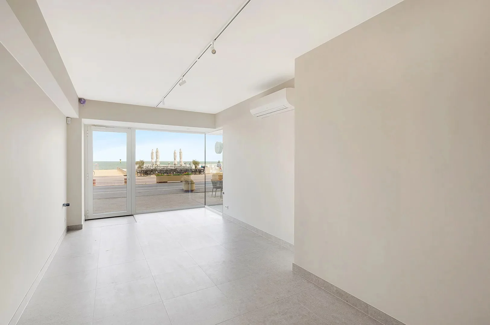 Instapklare handelsruimte op een toplocatie aan de Zeedijk van Knokke.