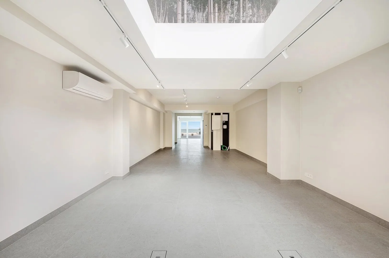 Instapklare handelsruimte op een toplocatie aan de Zeedijk van Knokke.