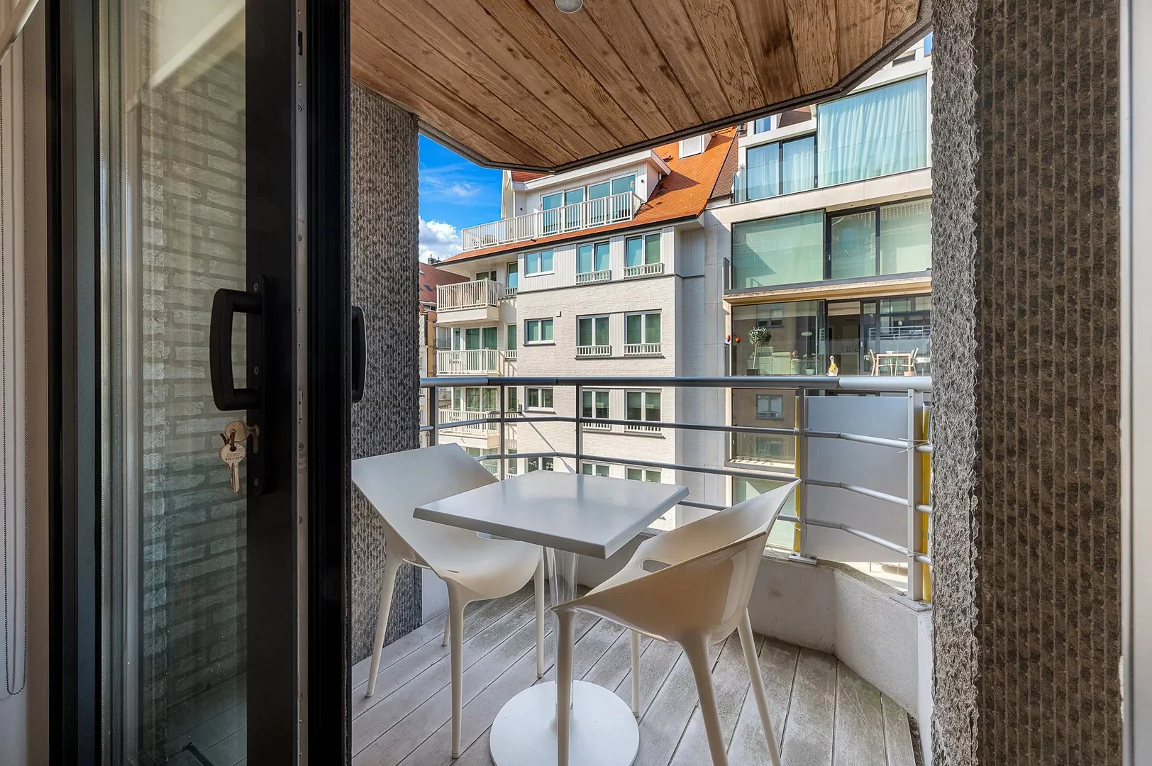 Instapklaar 2-slaapkamerappartement met terras op gegeerde locatie in Knokke