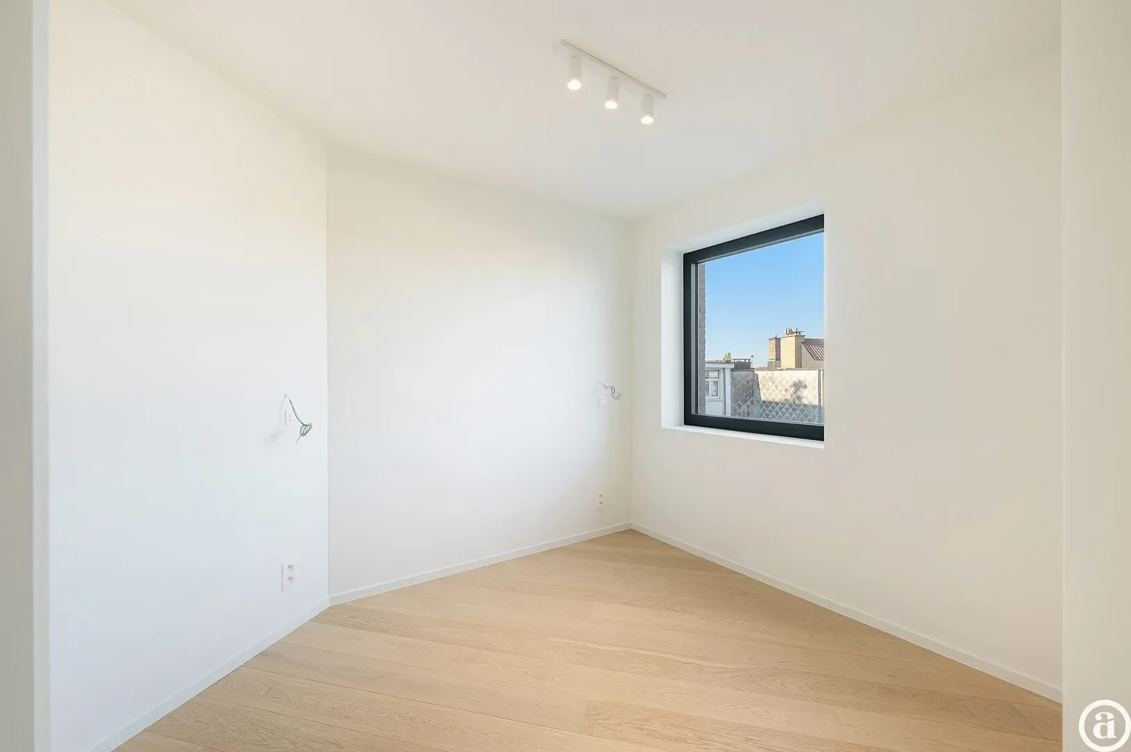 Appartement neuf élégant avec vue dégagée près du centre.