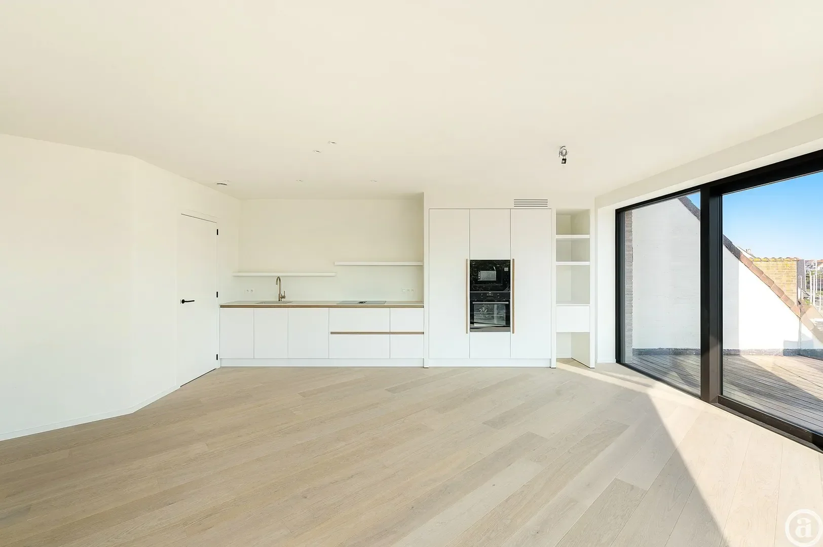 Appartement neuf élégant avec vue dégagée près du centre.