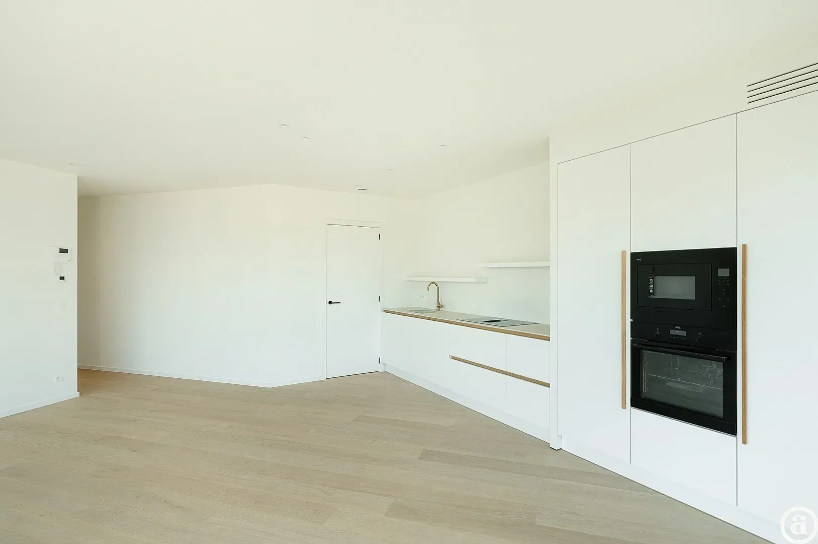 Appartement neuf élégant avec vue dégagée près du centre.