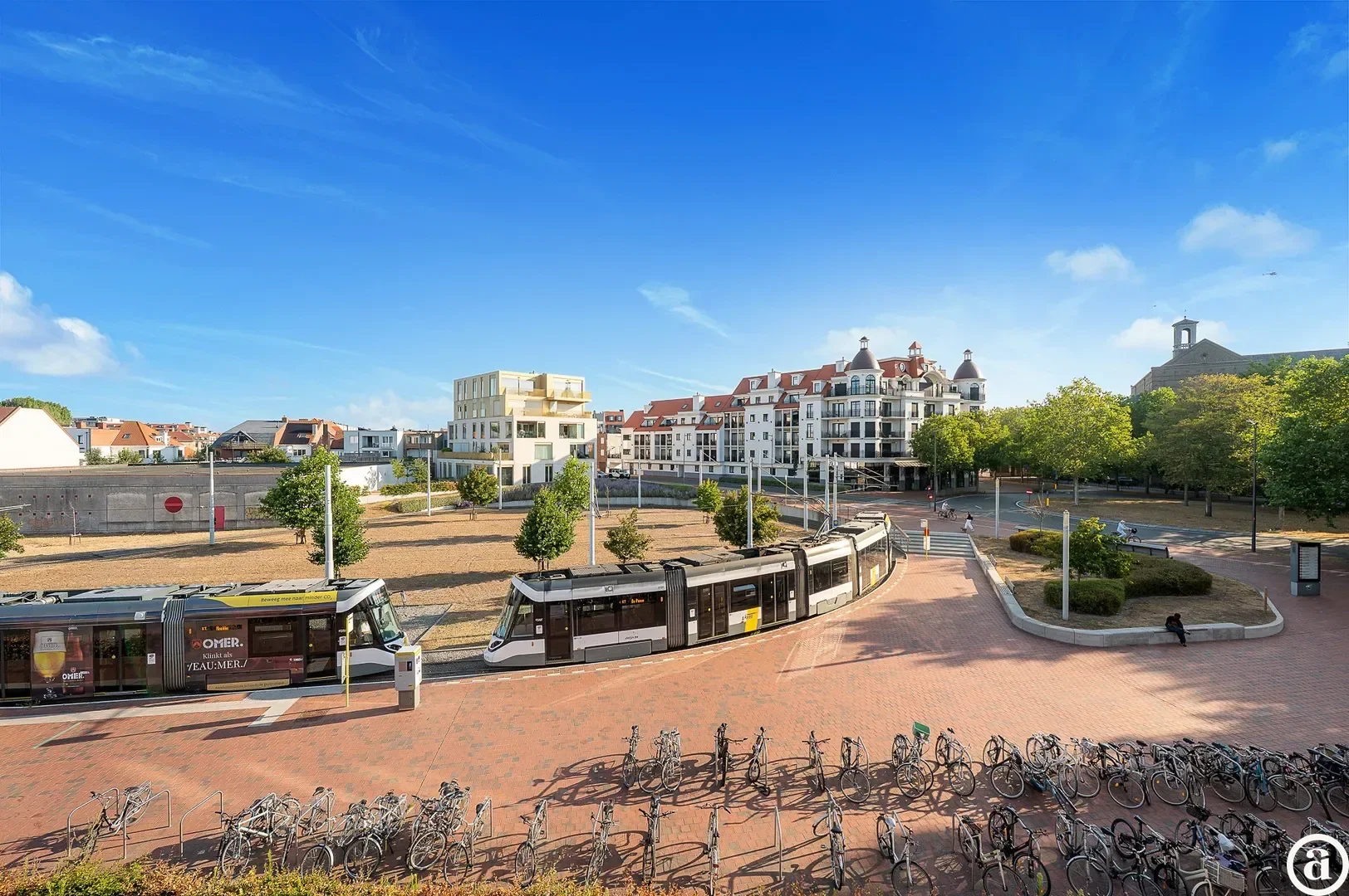 Appartement neuf élégant avec vue dégagée près du centre.