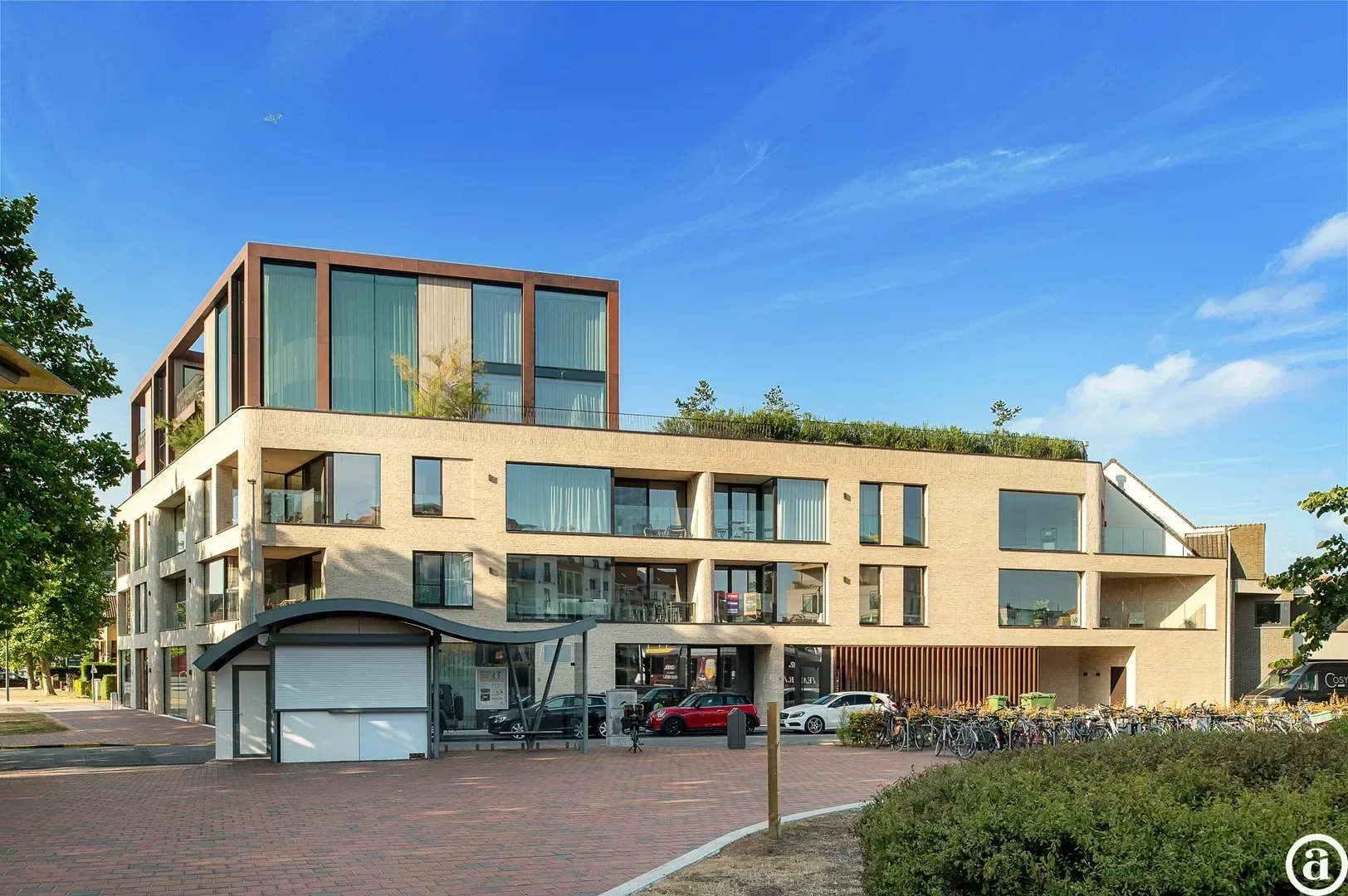 Appartement neuf élégant avec vue dégagée près du centre.