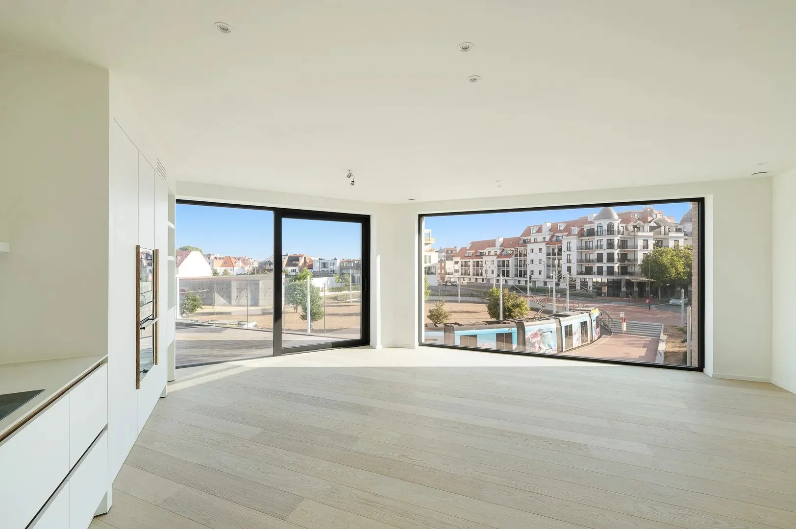 Stijlvol nieuwbouwappartement met open uitzicht nabij centrum.