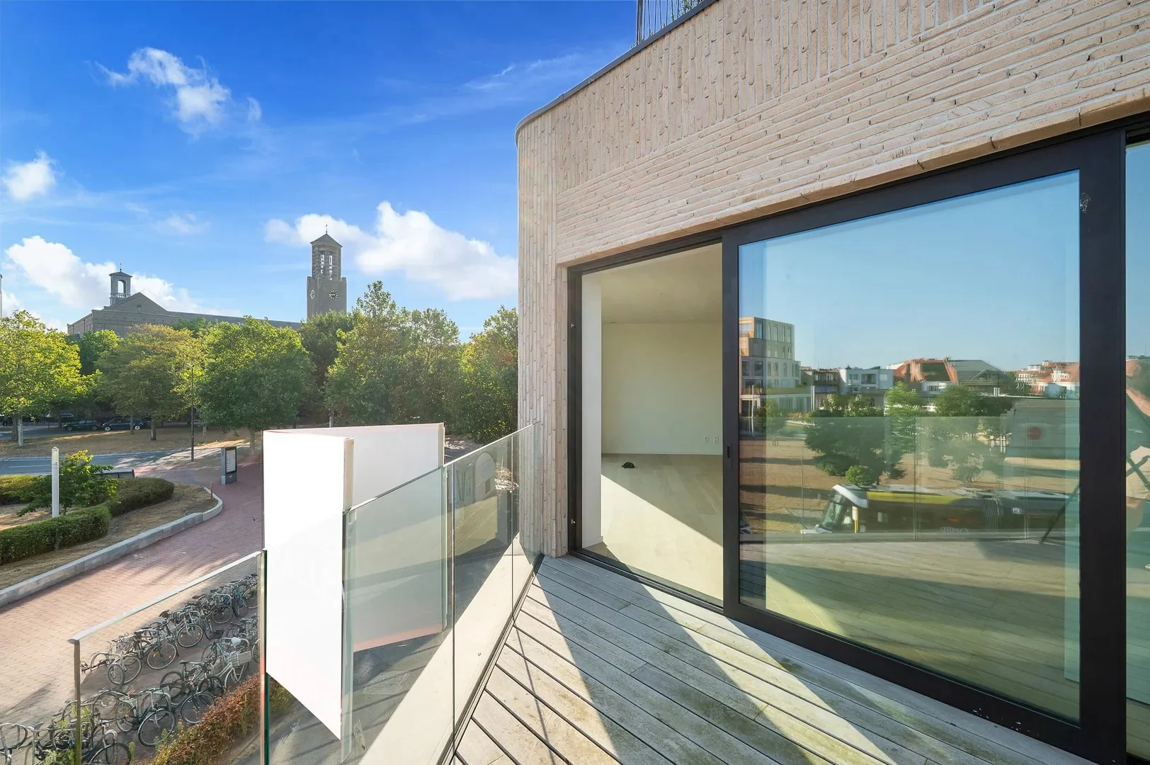 Stijlvol nieuwbouwappartement met open uitzicht nabij centrum.