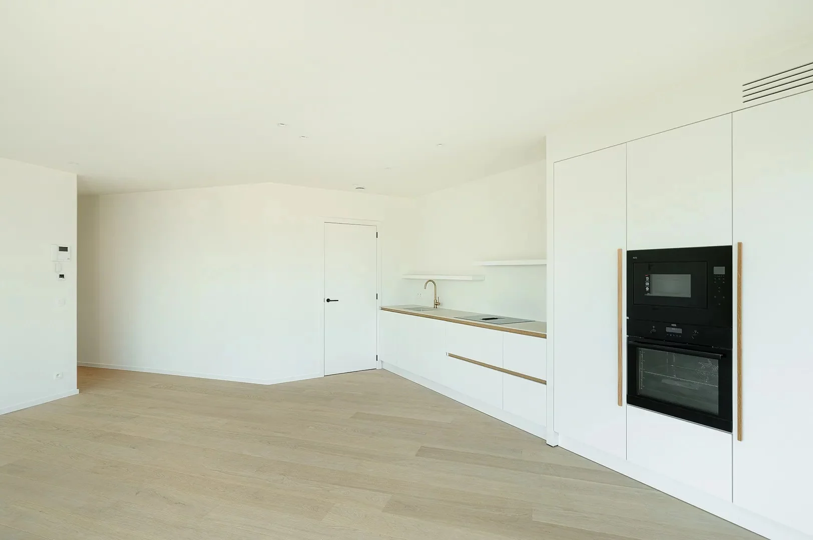 Stijlvol nieuwbouwappartement met open uitzicht nabij centrum.