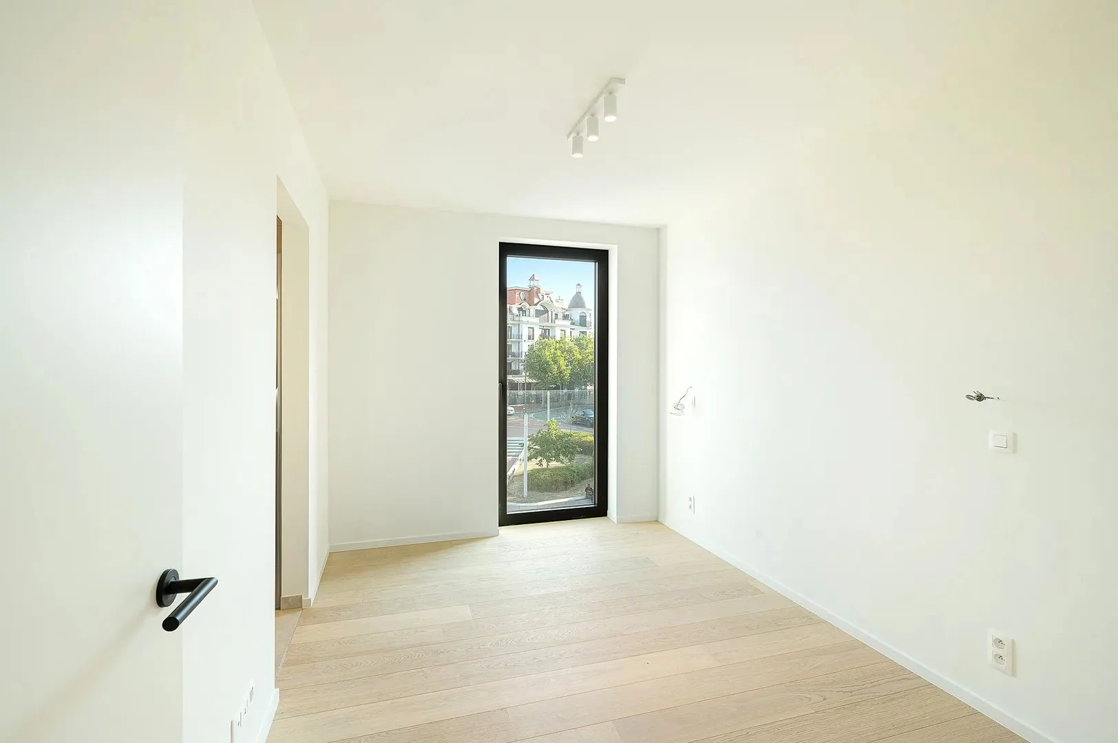 Stijlvol nieuwbouwappartement met open uitzicht nabij centrum.