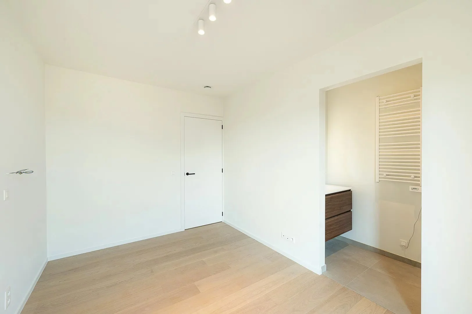 Stijlvol nieuwbouwappartement met open uitzicht nabij centrum.