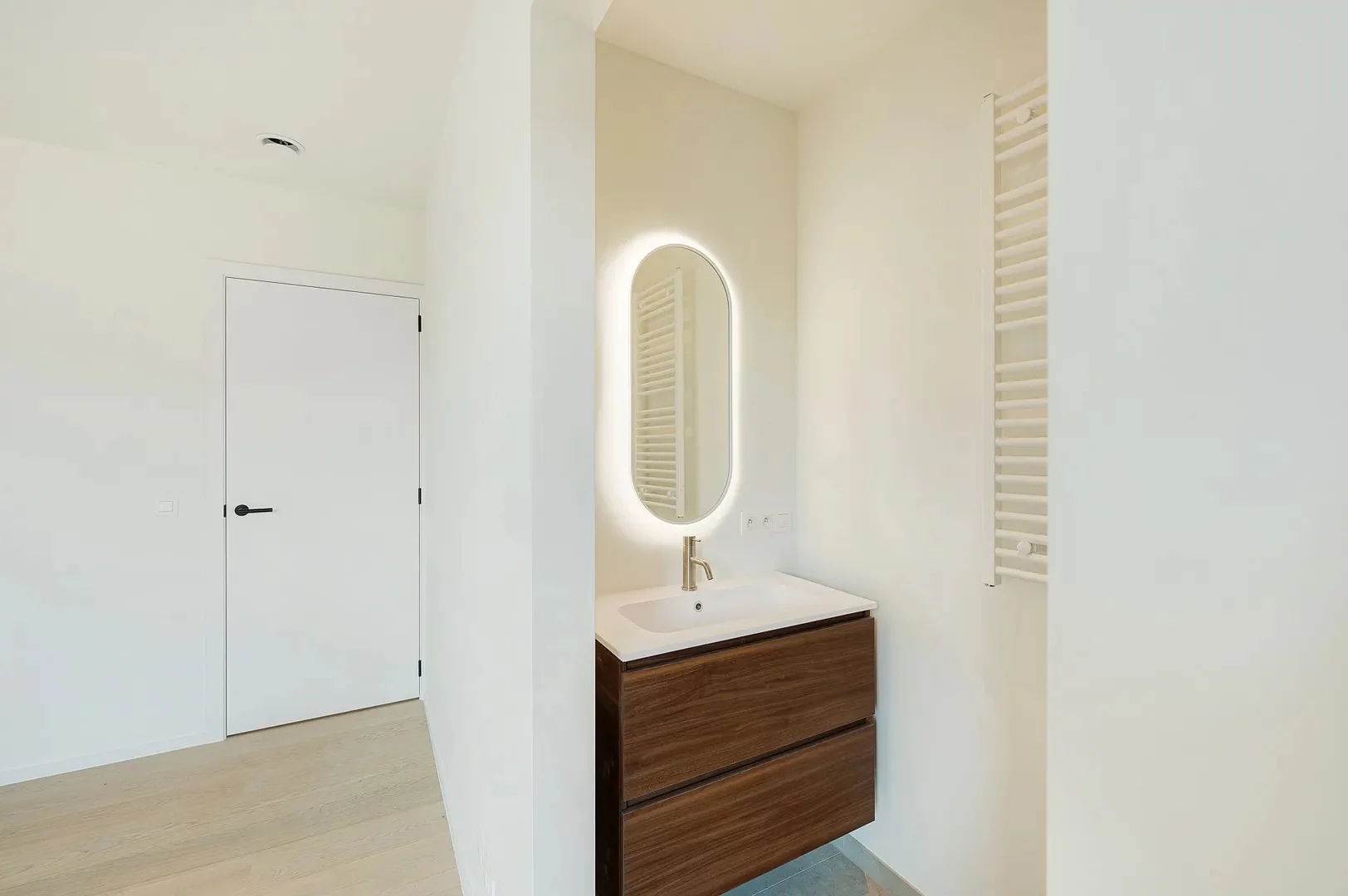 Stijlvol nieuwbouwappartement met open uitzicht nabij centrum.