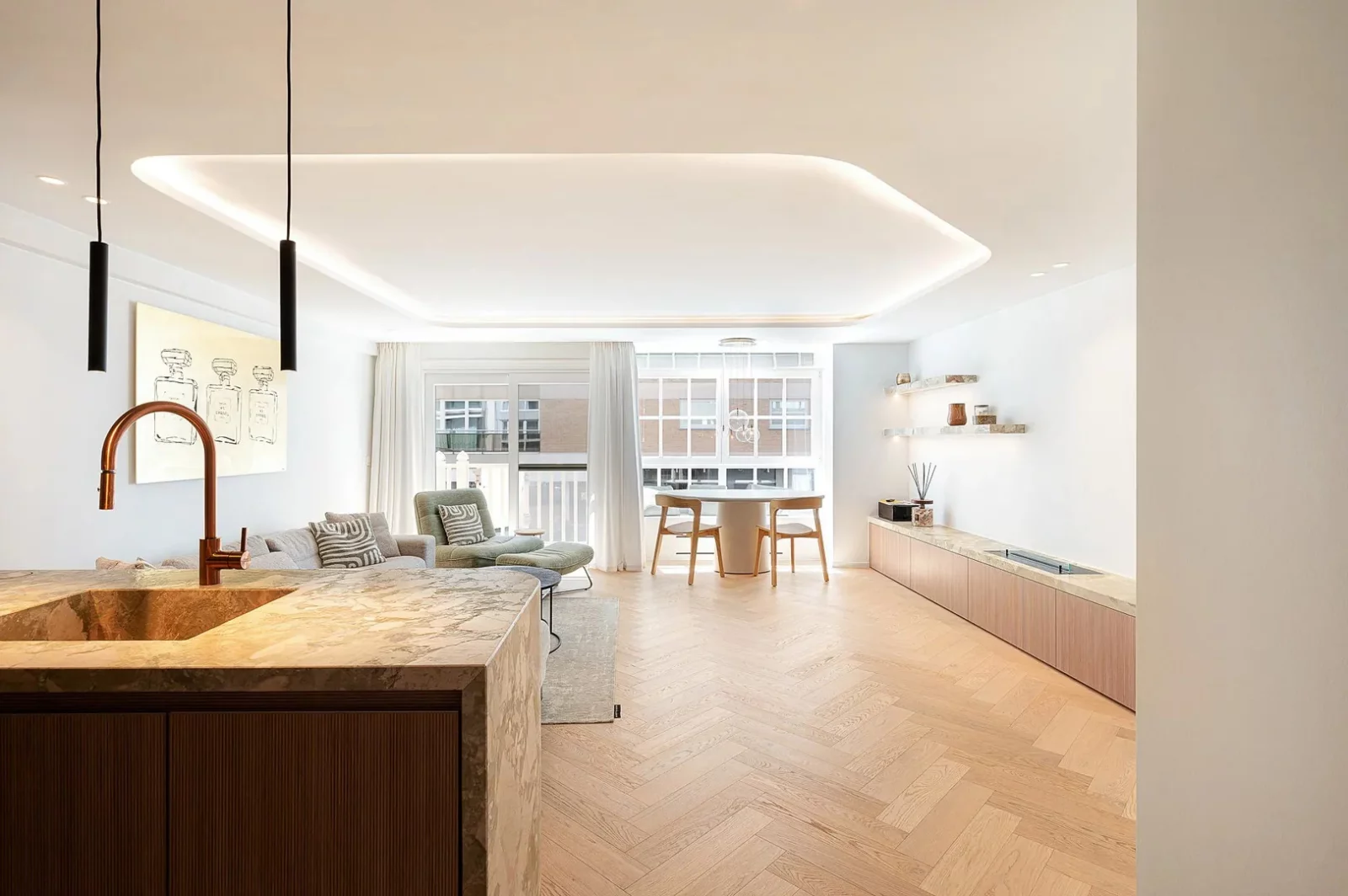 Gerenoveerd 3 slaapkamerappartement met zijdelings zeezicht.