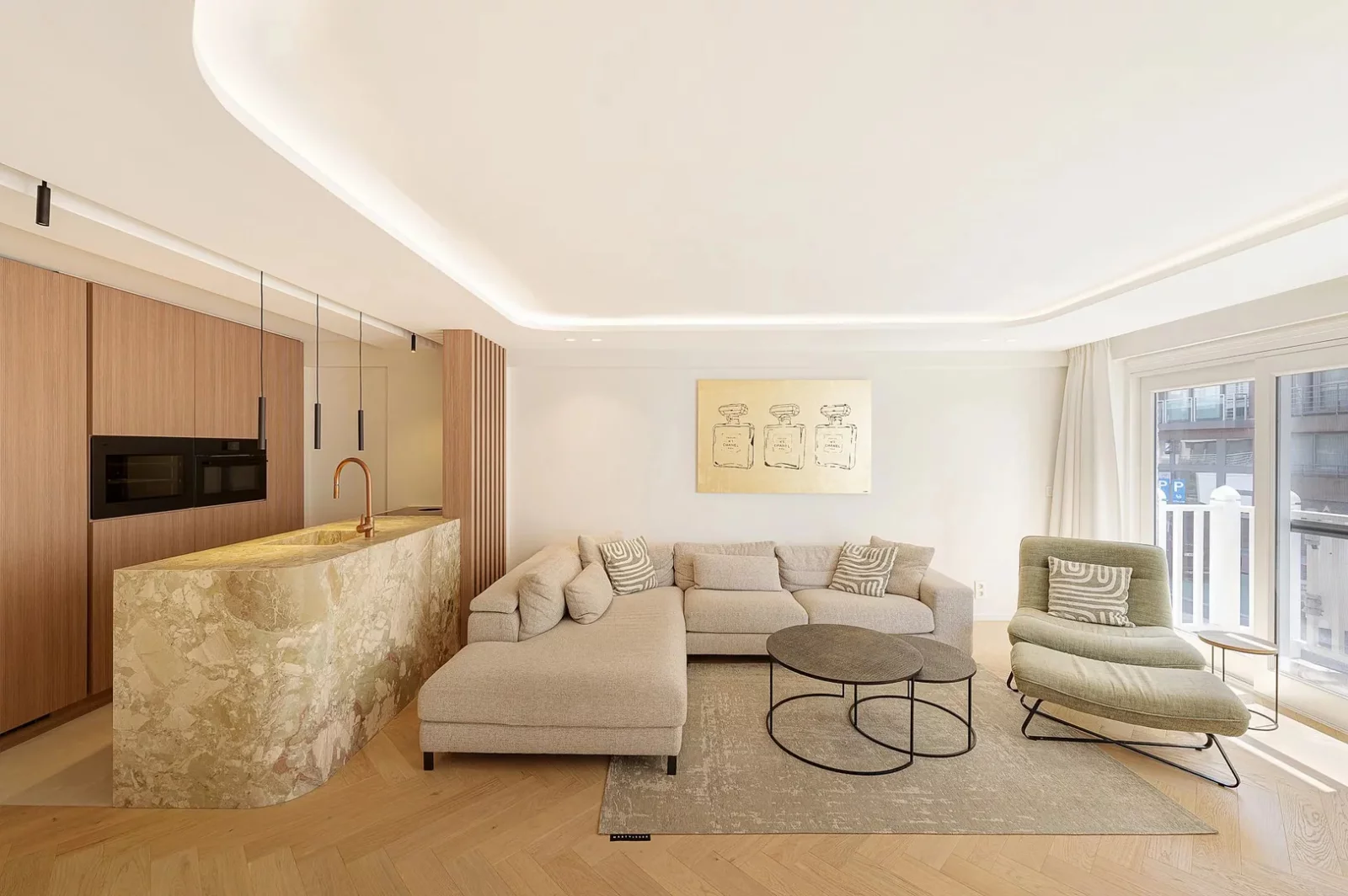 Gerenoveerd 3 slaapkamerappartement met zijdelings zeezicht.