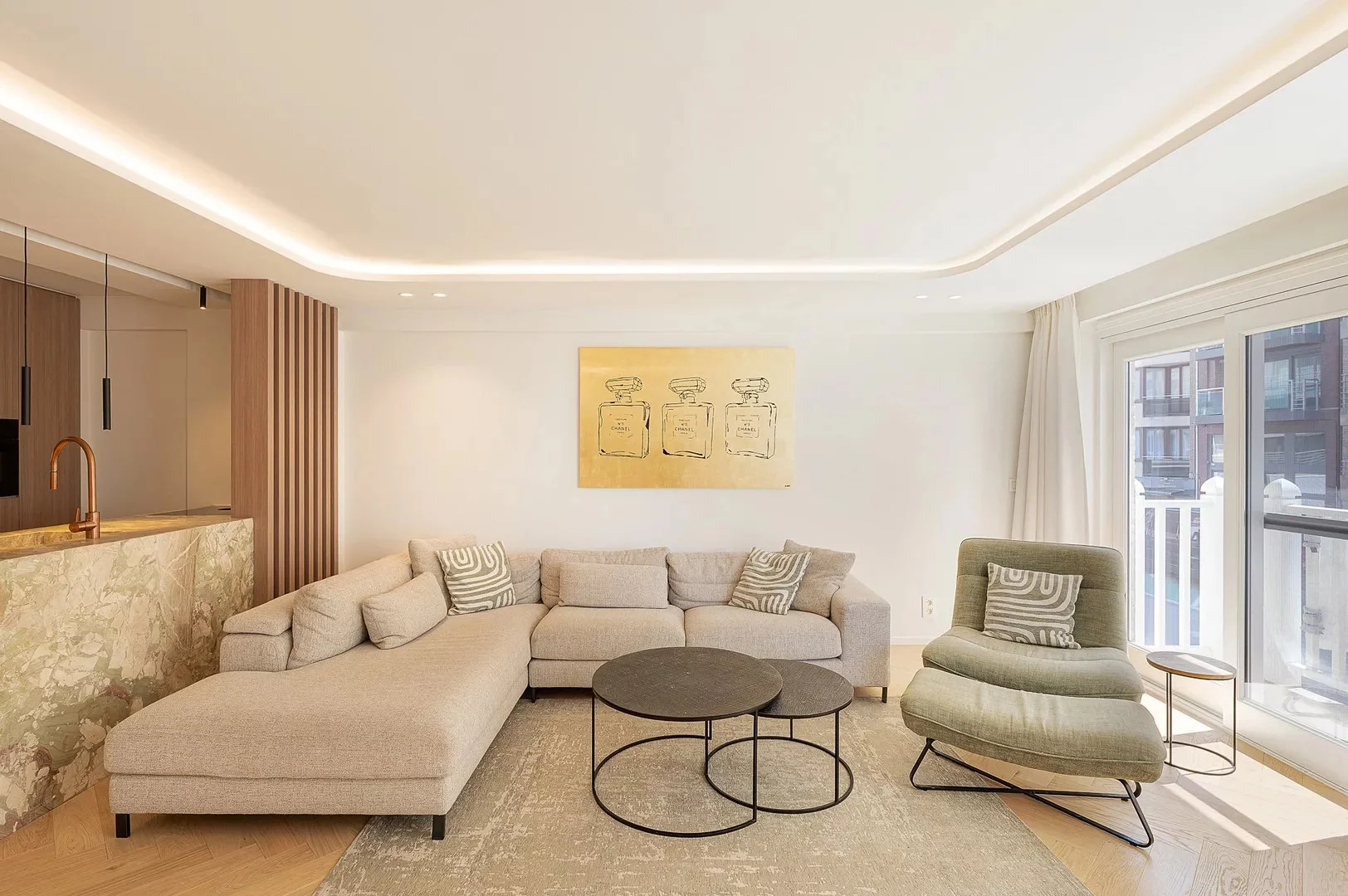 Gerenoveerd 3 slaapkamerappartement met zijdelings zeezicht.