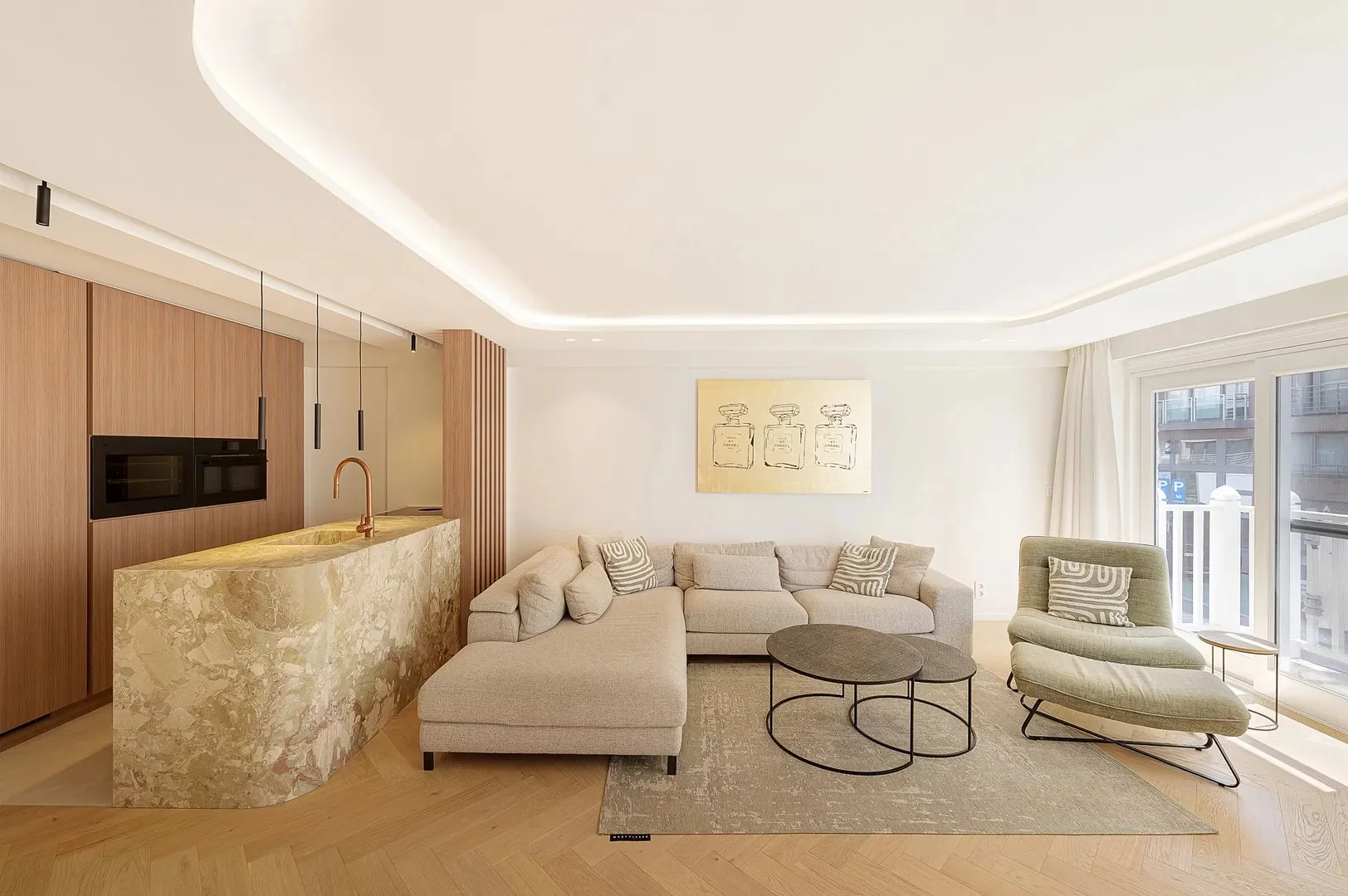 Gerenoveerd 3 slaapkamerappartement met zijdelings zeezicht.